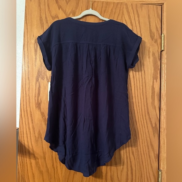 Doe & Rae V-Neck Tunic Button Down Top - NWOT - Size M - Picture 2 of 9